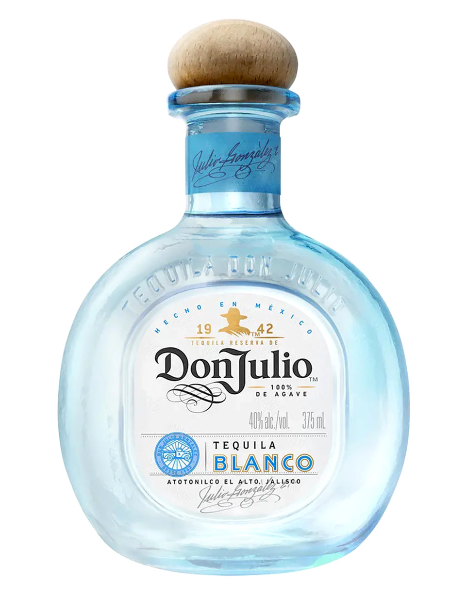 Mini Botellas De Tequila, De Reposado Y De Vodka Blancos Foto de
