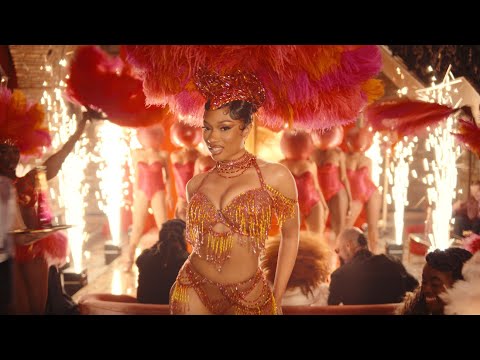 Chicas Divertidas Blanco 由 Megan Thee Stallion 拍摄